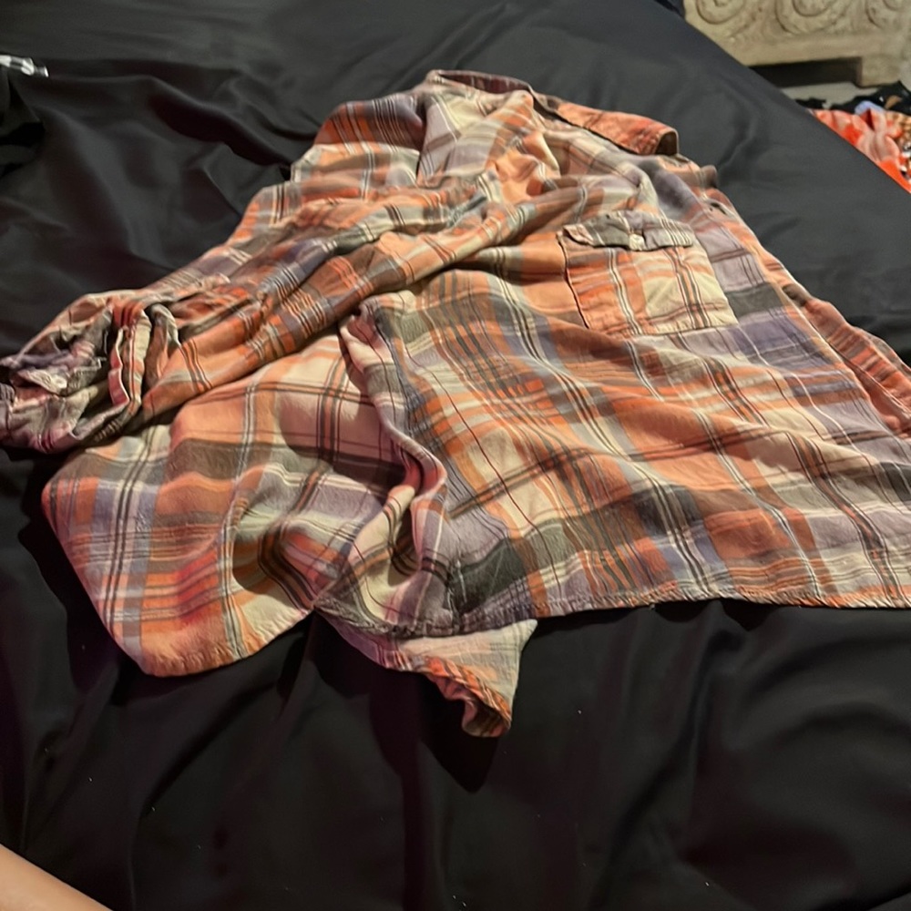 Long sleeve plaid button up shirt